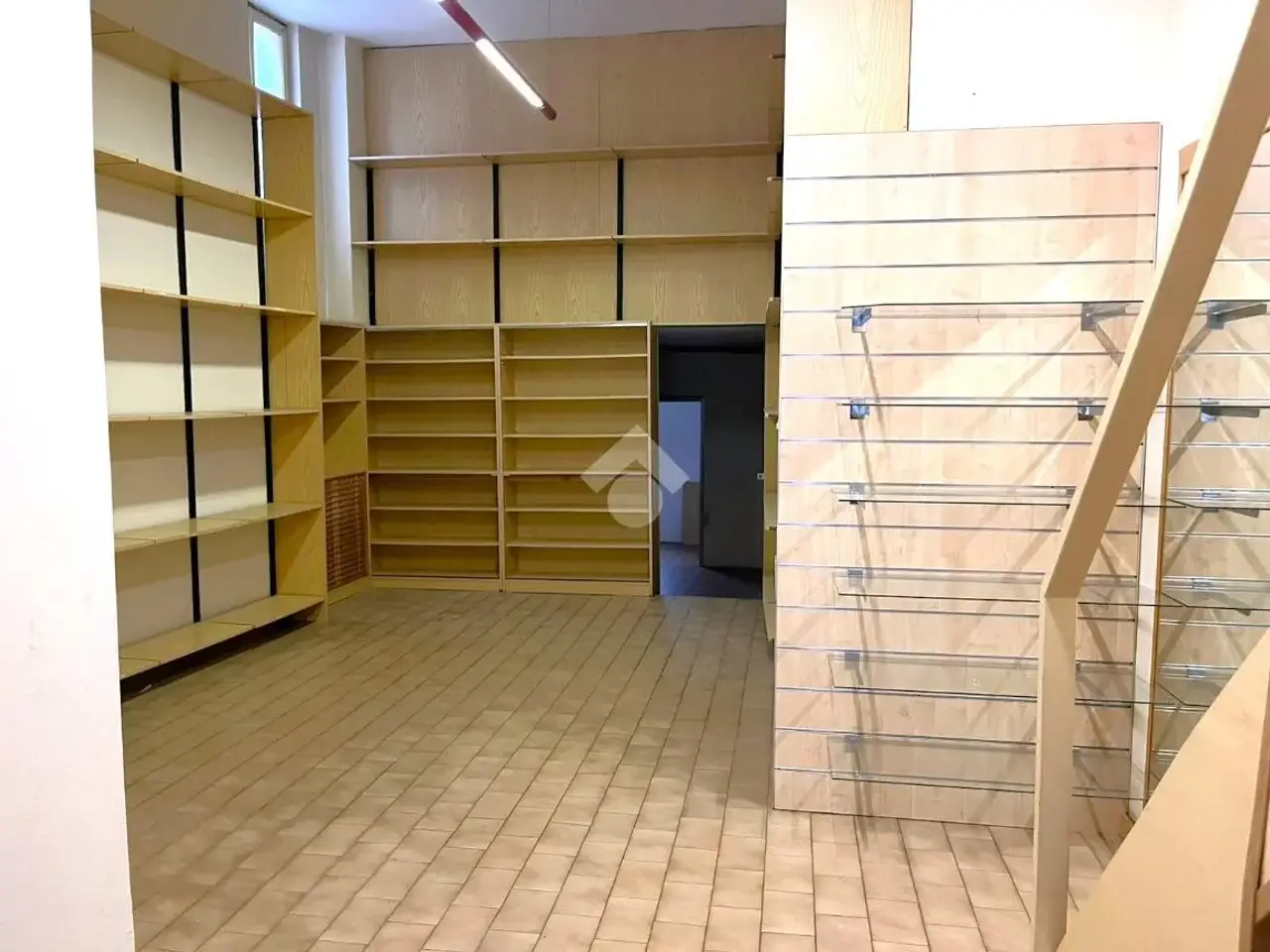 Negozio in Via Alberto De Simoni 39, Sondrio, {3} - Foto 2