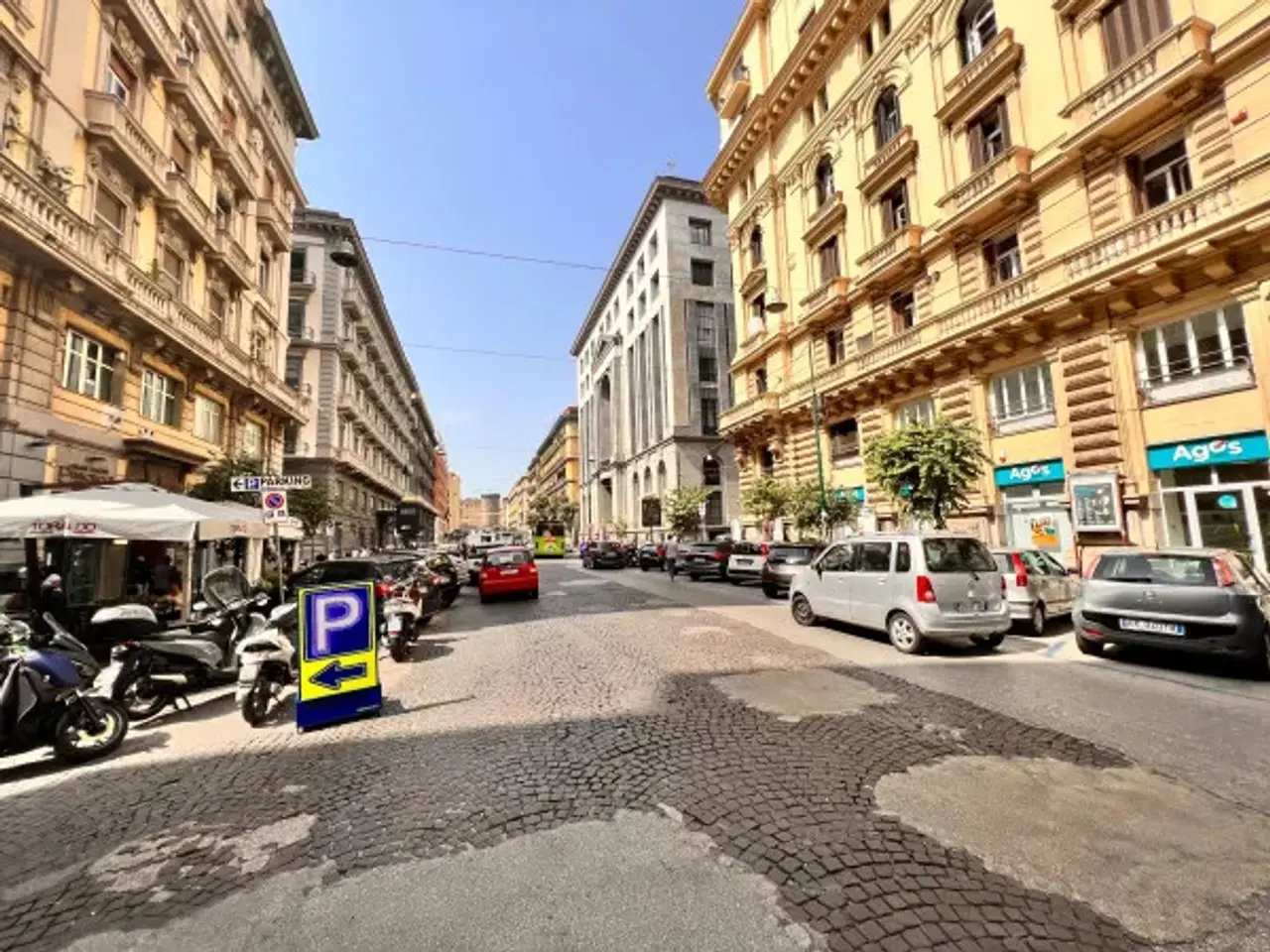 Hotel in Piazza Giovanni Bovio, Napoli, {3} - Foto 1