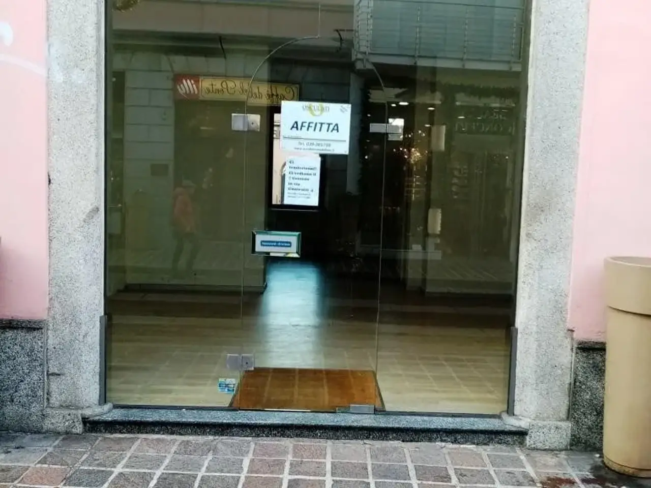Negozio in Via Vittorio Emanuele 15, Monza, {3} - Foto 1