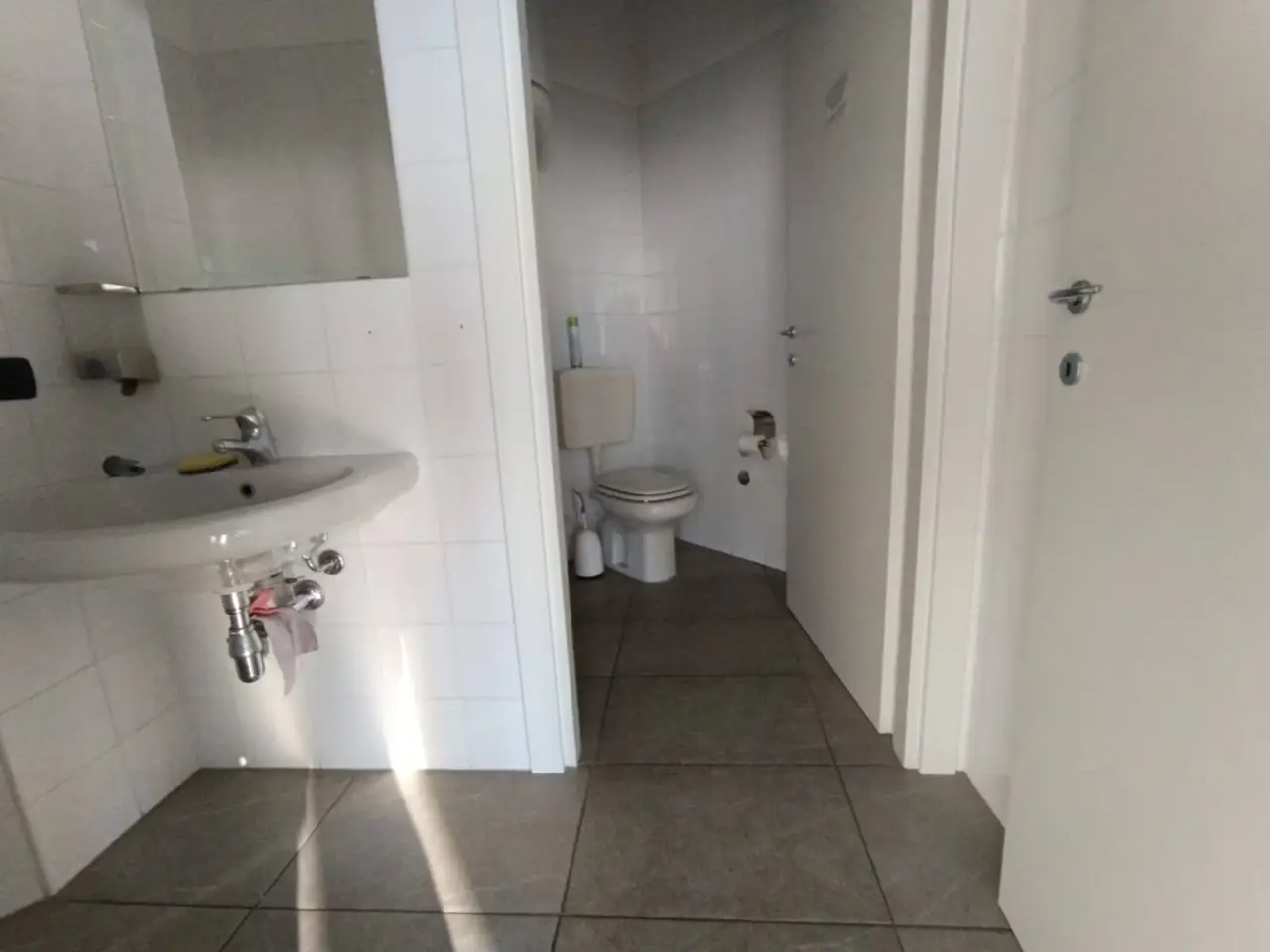 Negozio in Via G. Capilupi 21, Modena, Mo Vendita Uffici  125.0 M², Modena, {3} - Foto 2
