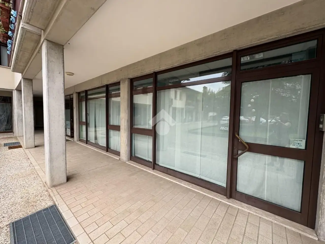 Ufficio in Via Alcide De Gasperi 14, San Zenone Degli Ezzelini, {3} - Foto 2