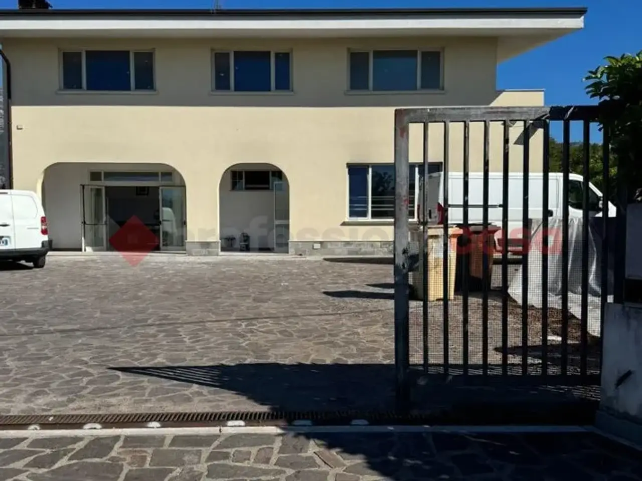 Esercizio commerciale in Via Lago  7, Minturno, {3} - Foto 1