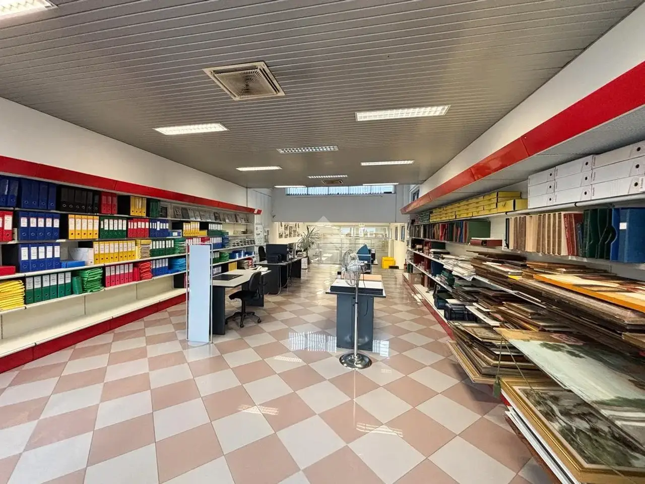 Ufficio in Corso Martiri della Liberazione 100, Lecco, {3} - Foto 1