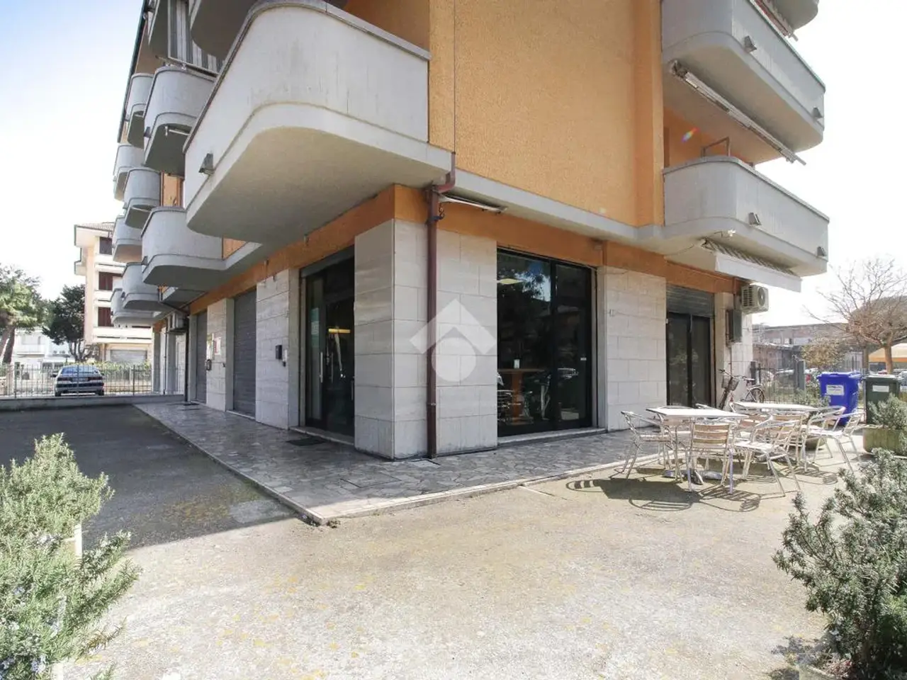 Negozio in Via Foscolo 15, Porto San Giorgio, {3} - Foto 2