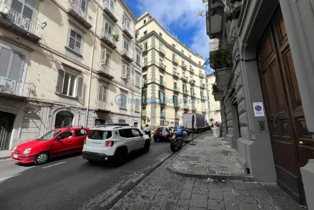 Geschäft in Corso Vittorio Emanuele, Napoli - Foto 1