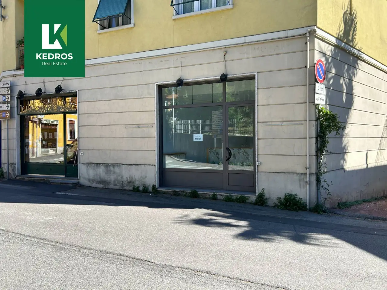 Negozio in Viale Sant'Antonio 73, Varese, {3} - Foto 1
