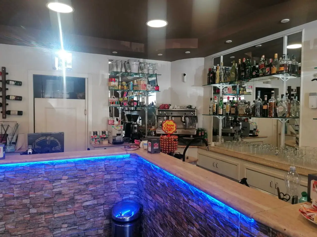 Wine bar in , Latina, {3} - Foto 1