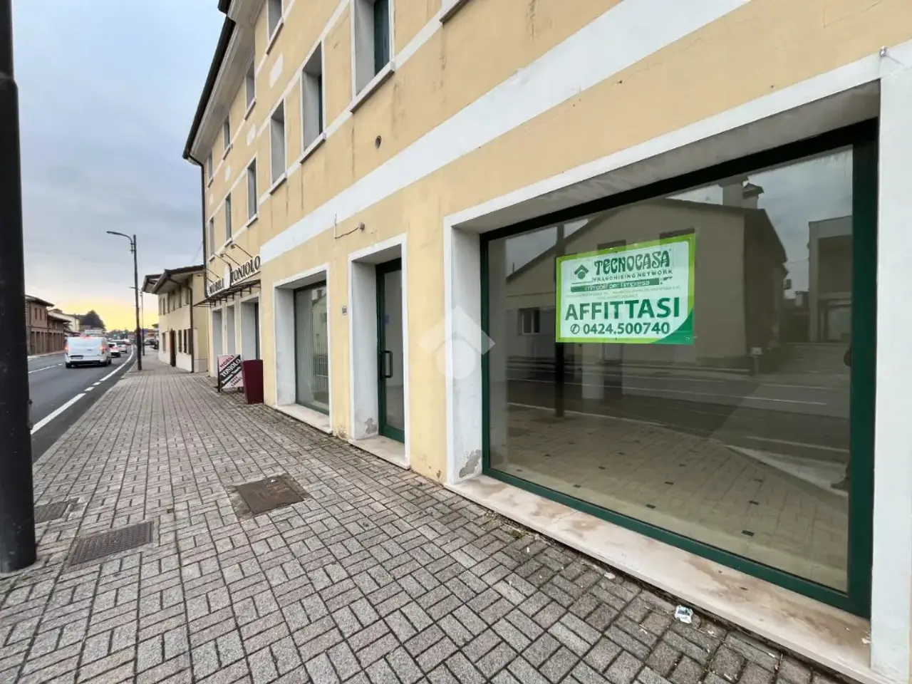 Negozio in Via Cavalieri di Vittorio Veneto 50, Rosa', {3} - Foto 1