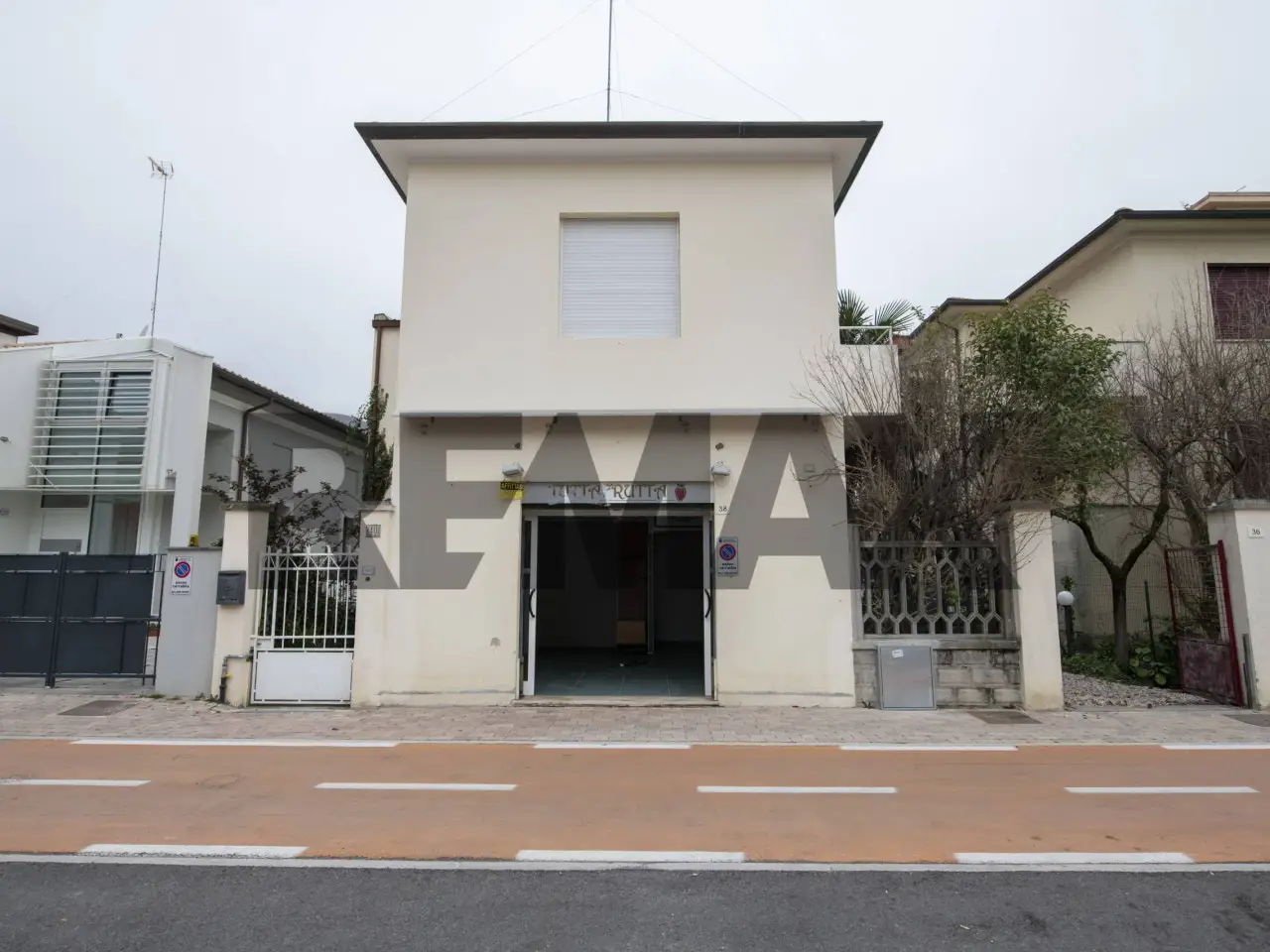 Negozio in Via Anita Garibaldi 38, Senigallia, {3} - Foto 1