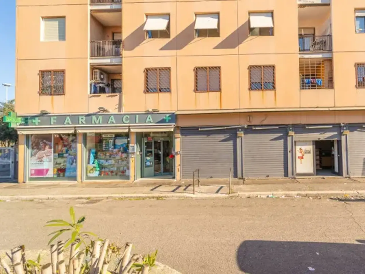Negozio in Via Amico Aspertini, Roma, {3} - Foto 1