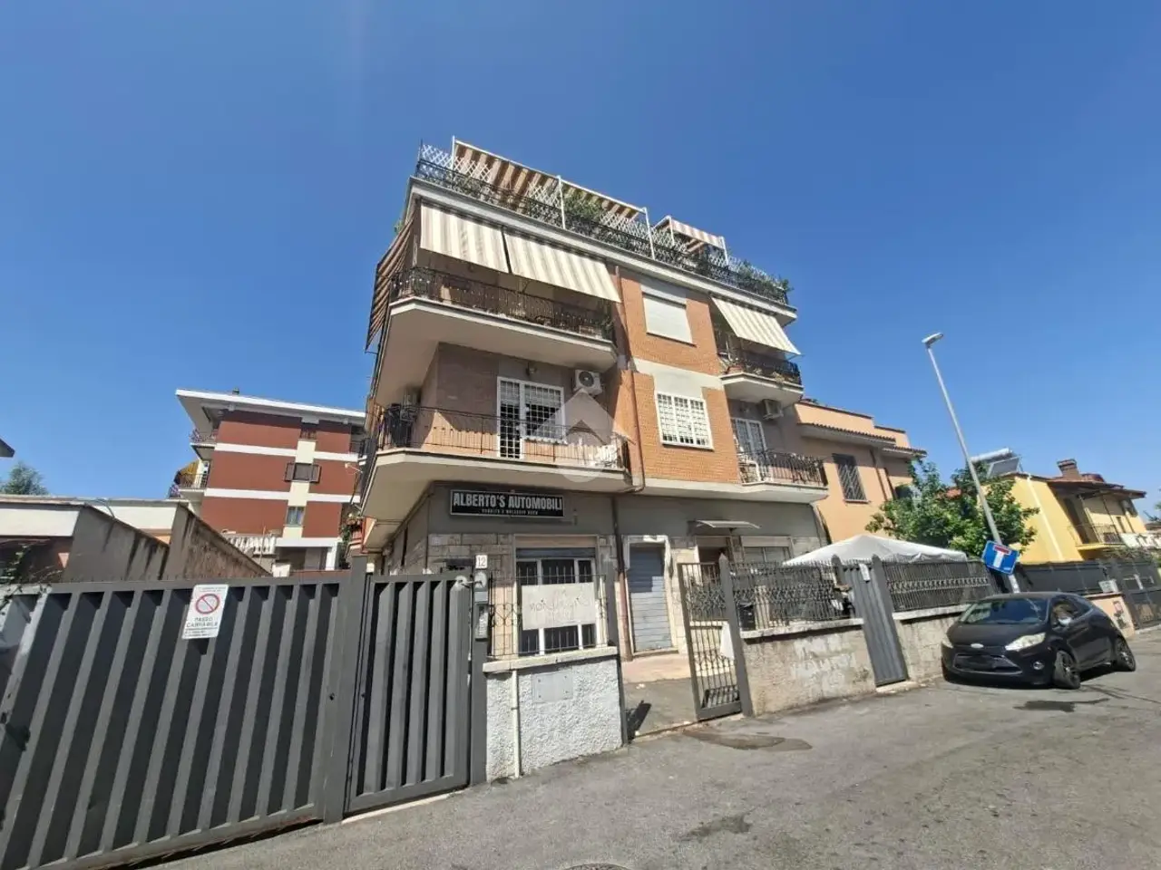 Negozio in Via Monsumanno Terme 10, Roma, {3} - Foto 2