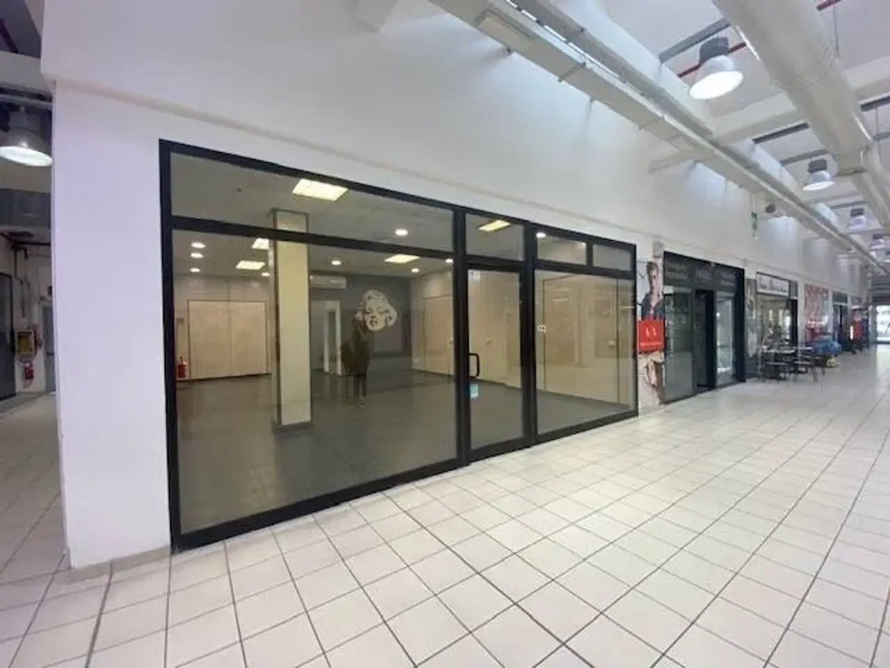 Negozio in Via del Porto, Carmagnola, Carmagnola, {3} - Foto 1