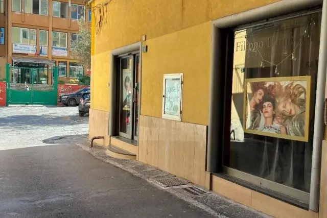 Negozio in Via Arturo Petrosini, Nocera Inferiore - Foto 1