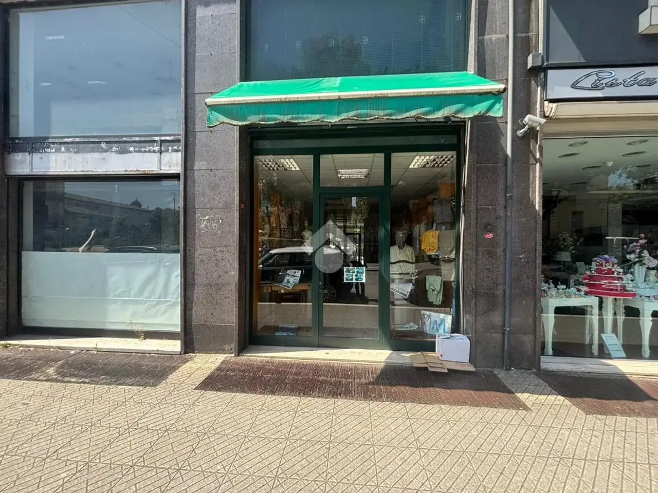 Negozio in Via Sertorio Quattromani 39, Cosenza, {3} - Foto 1