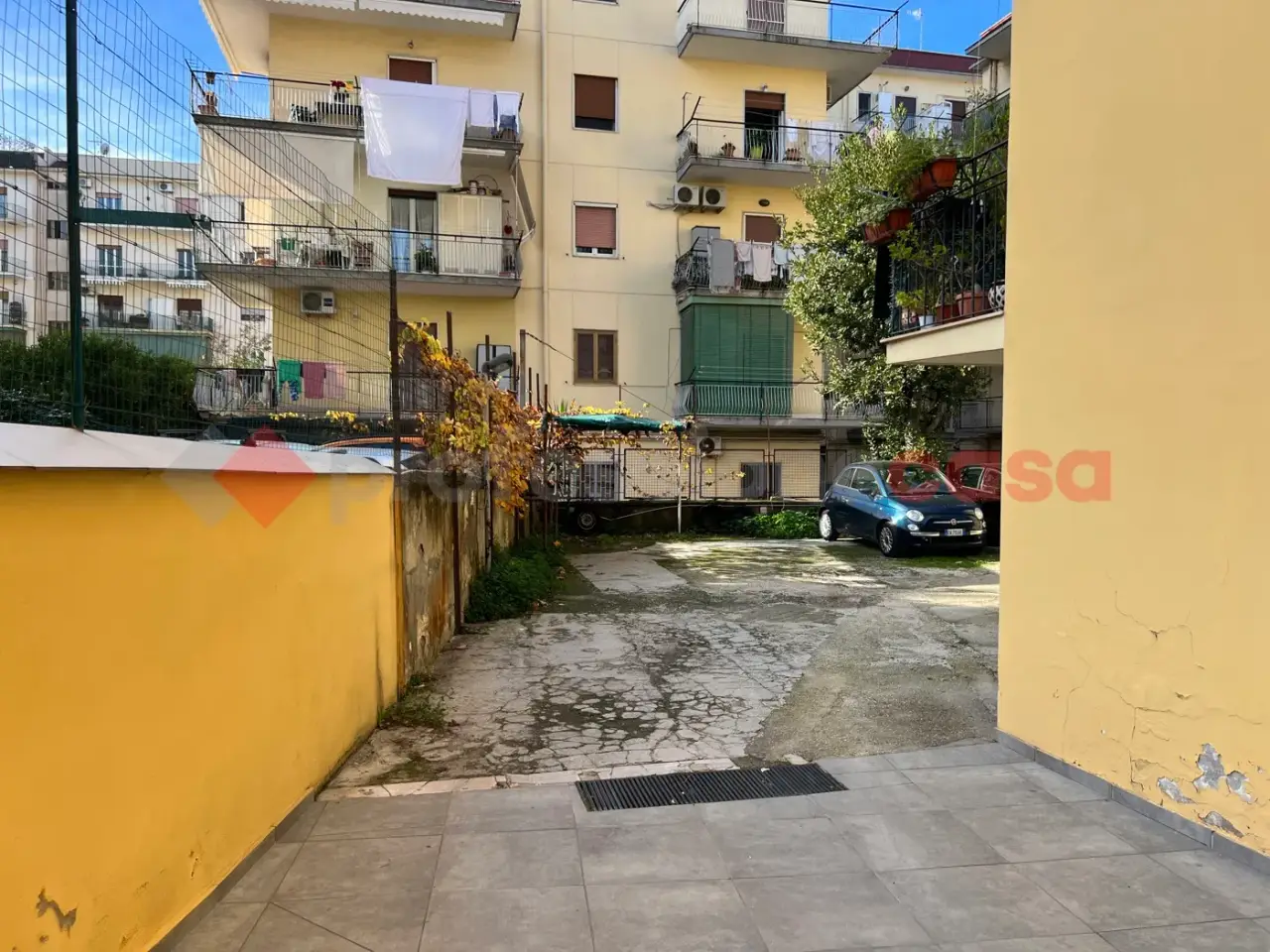 Magazzino in Via Cristoforo Colombo 7, Portici, {3} - Foto 1