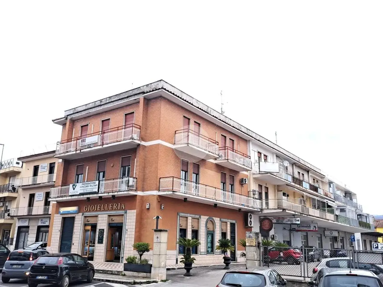 Negozio in Piazzale Caio Duilio 3, Frosinone, {3} - Foto 1