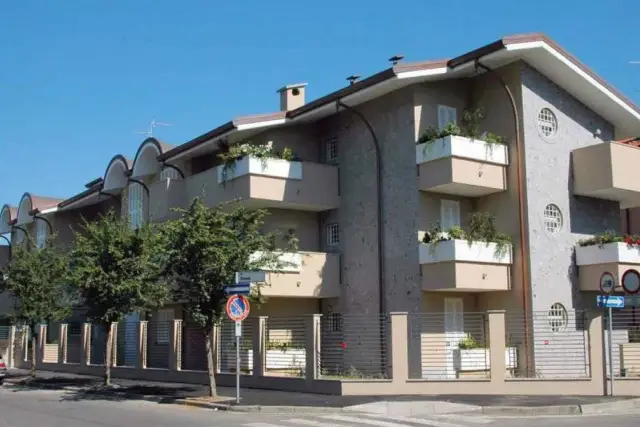 Vierzimmerwohnung in Via Italo Svevo 2, Cernusco sul Naviglio - Foto 1