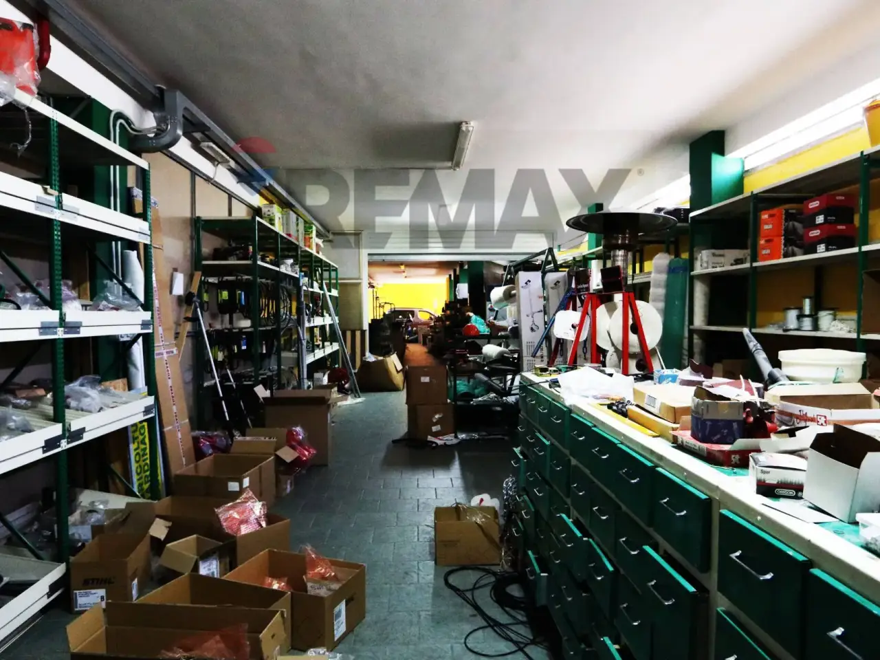 Esercizio commerciale in Via Falzello 11, Linguaglossa, {3} - Foto 1