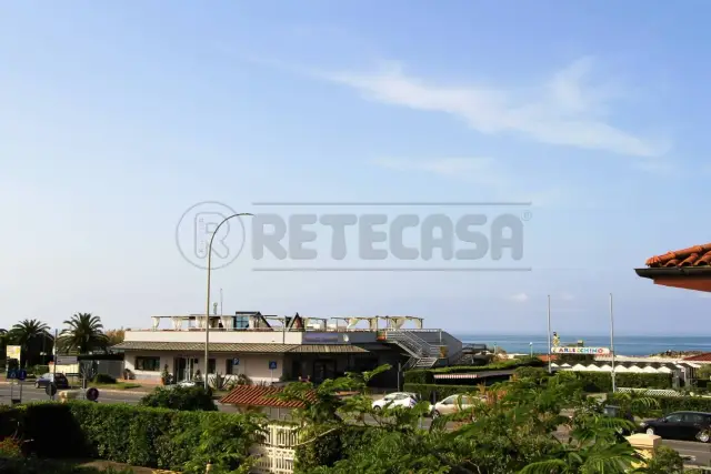 Villa a schiera in Lungomare di Levante 29, Massa - Foto 1