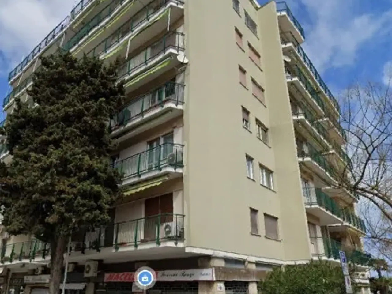 Negozio in Via Gabriele d'Annunzio 57, Pineto, {3} - Foto 1