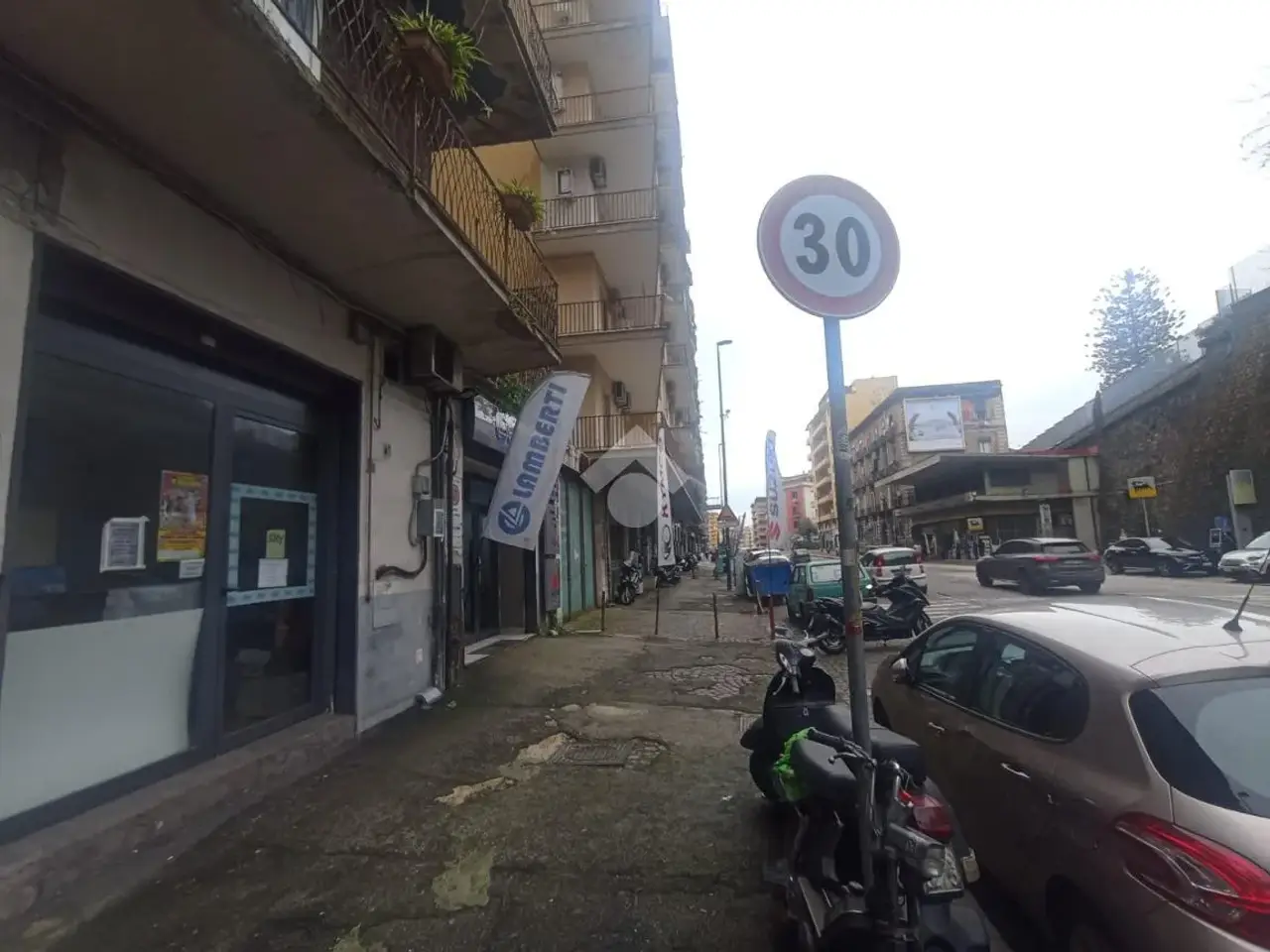 Negozio in Via Caio Duilio 22, Napoli, {3} - Foto 2