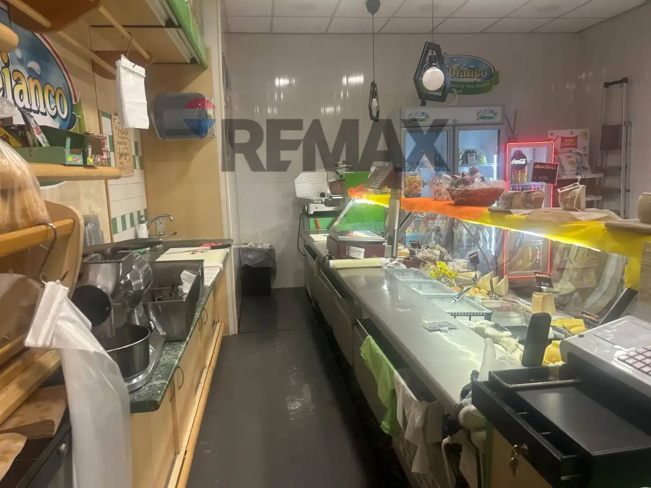 Esercizio commerciale in Corso Alcide De Gasperi 407, Bari, {3} - Foto 1
