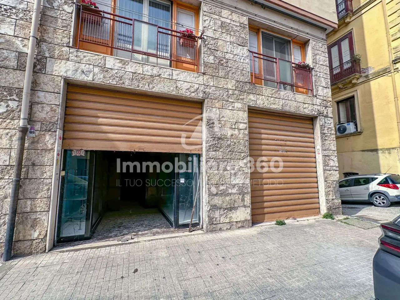 Magazzino in Via Gianluigi Picciotto 8-10, Cosenza, {3} - Foto 2