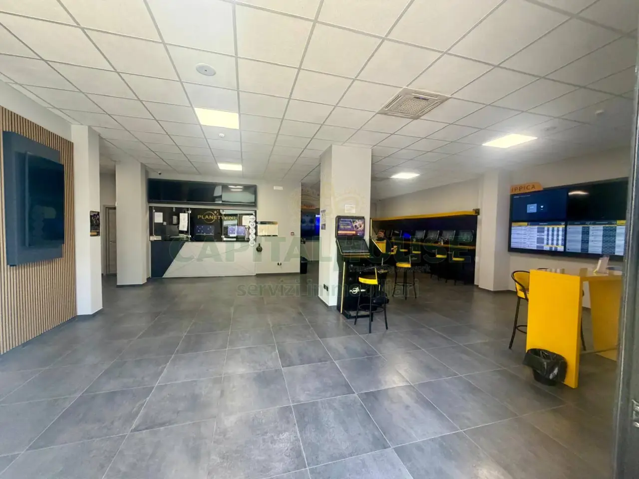 Esercizio commerciale in Via Volpe 70, Avellino, {3} - Foto 1