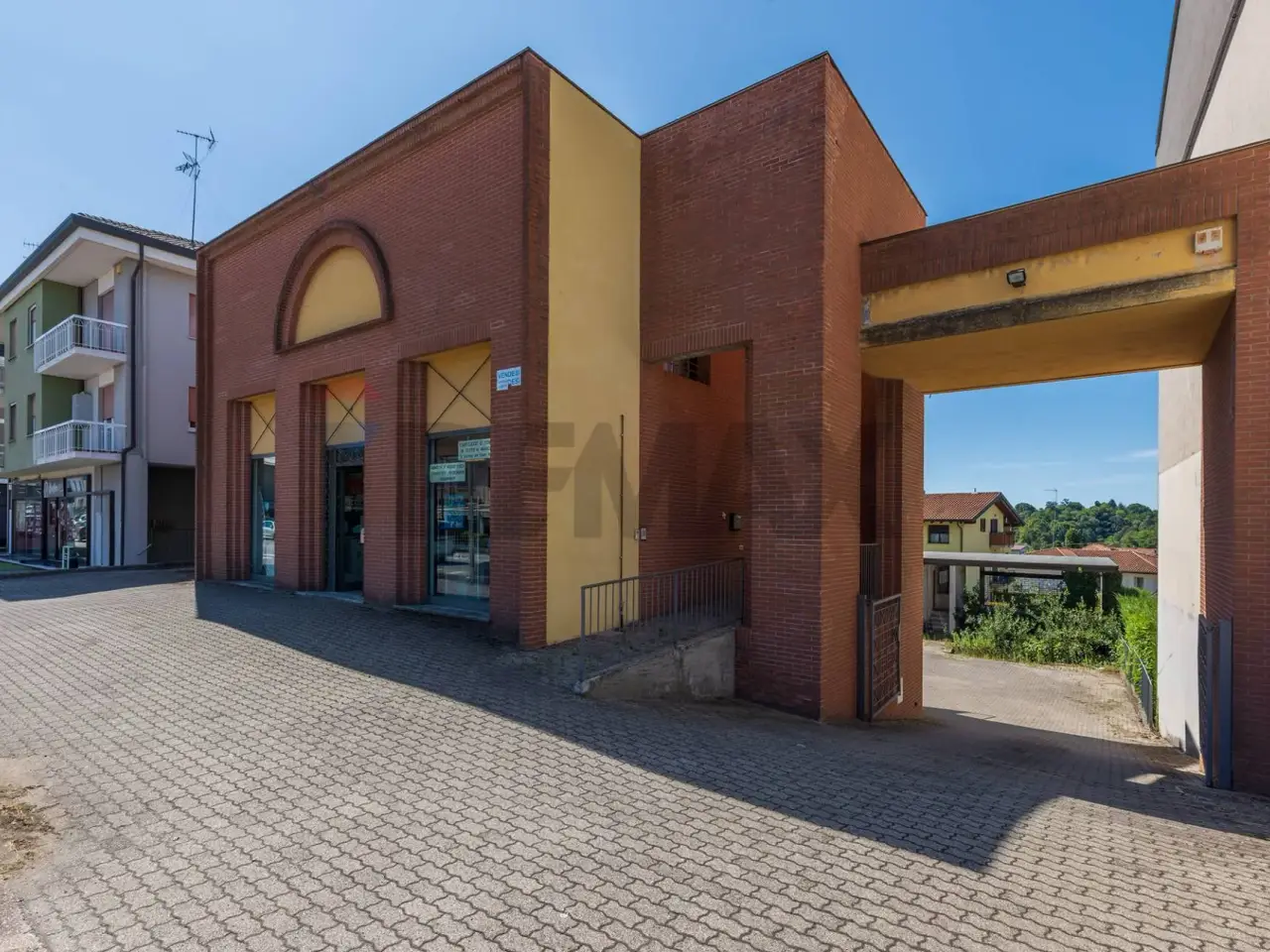 Negozio in Via Manzoni 42, Sesto Calende, {3} - Foto 1