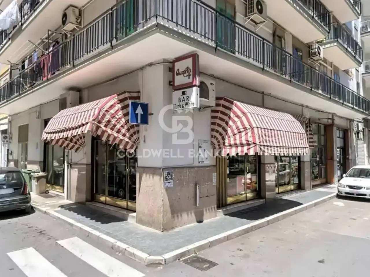 Negozio in Via Cavalieri di Vittorio Veneto, Ostuni, {3} - Foto 1