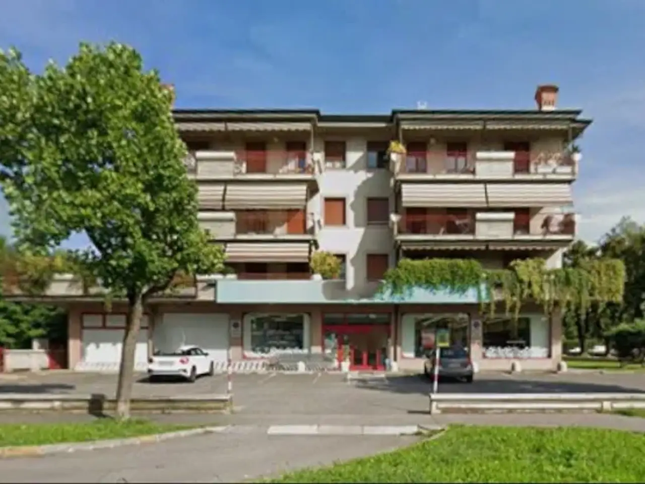 Negozio in Viale Ortigara, Treviglio, {3} - Foto 1