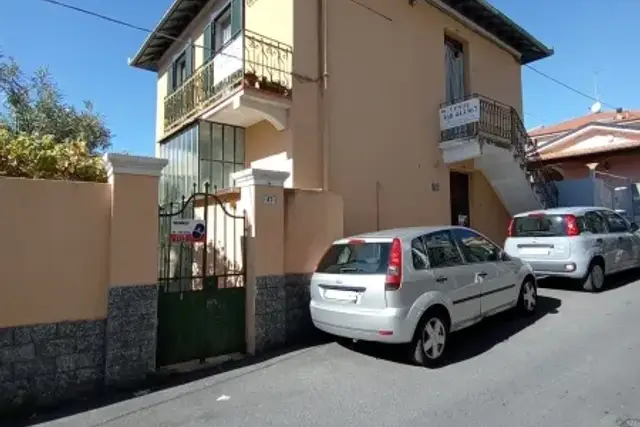 Detached house in Via Cesare Battisti 49, Imperia - Photo 1