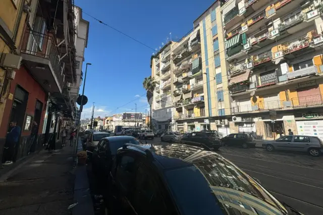 Negozio in Calata Ponte di Casanova 39, Napoli - Foto 1