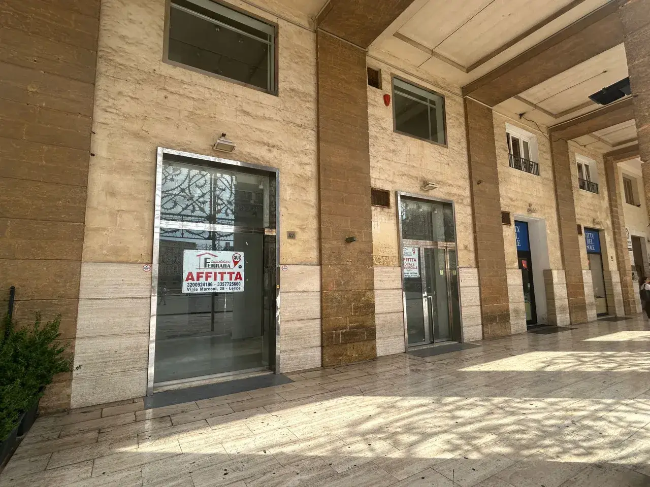 Esercizio commerciale in Piazza Sant'Oronzo 44, Lecce, {3} - Foto 2