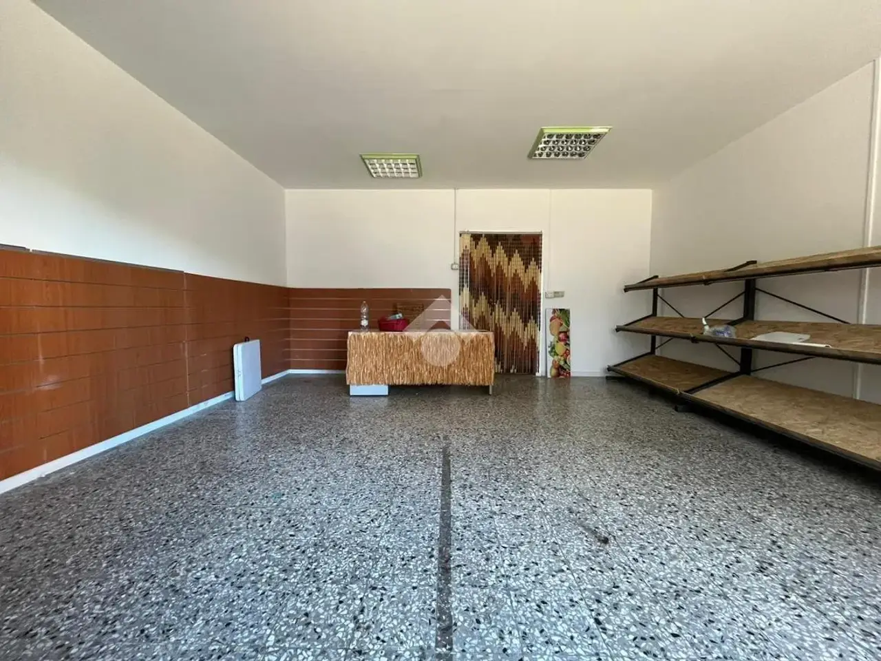 Negozio in Via Pietro Isola 11, Novi Ligure, {3} - Foto 1