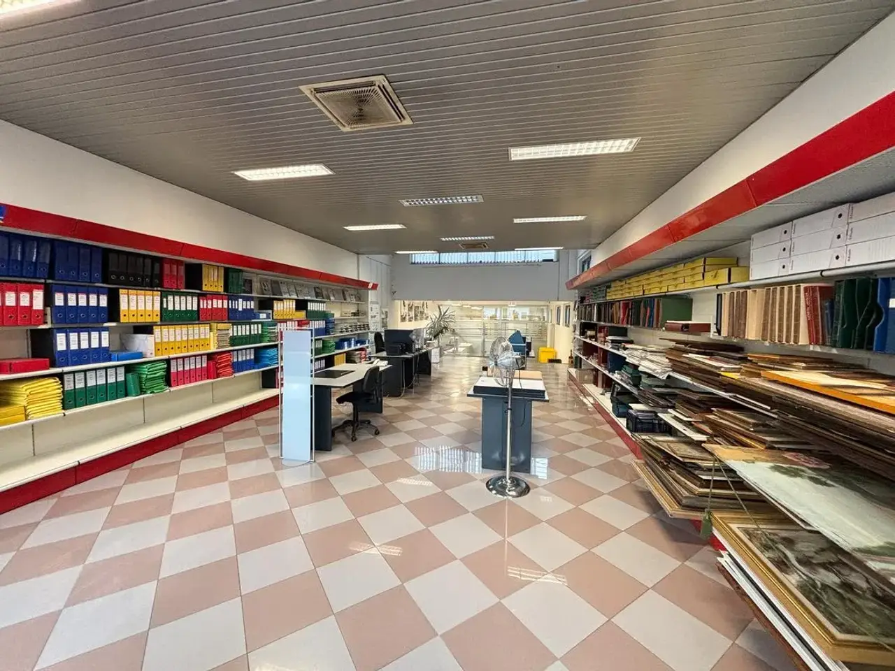 Ufficio in Corso Martiri della Liberazione 100, Lecco, {3} - Foto 2