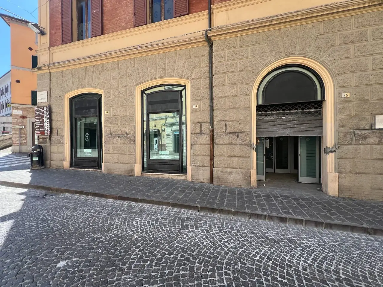 Negozio in Corso della Repubblica 73, Fabriano, {3} - Foto 2