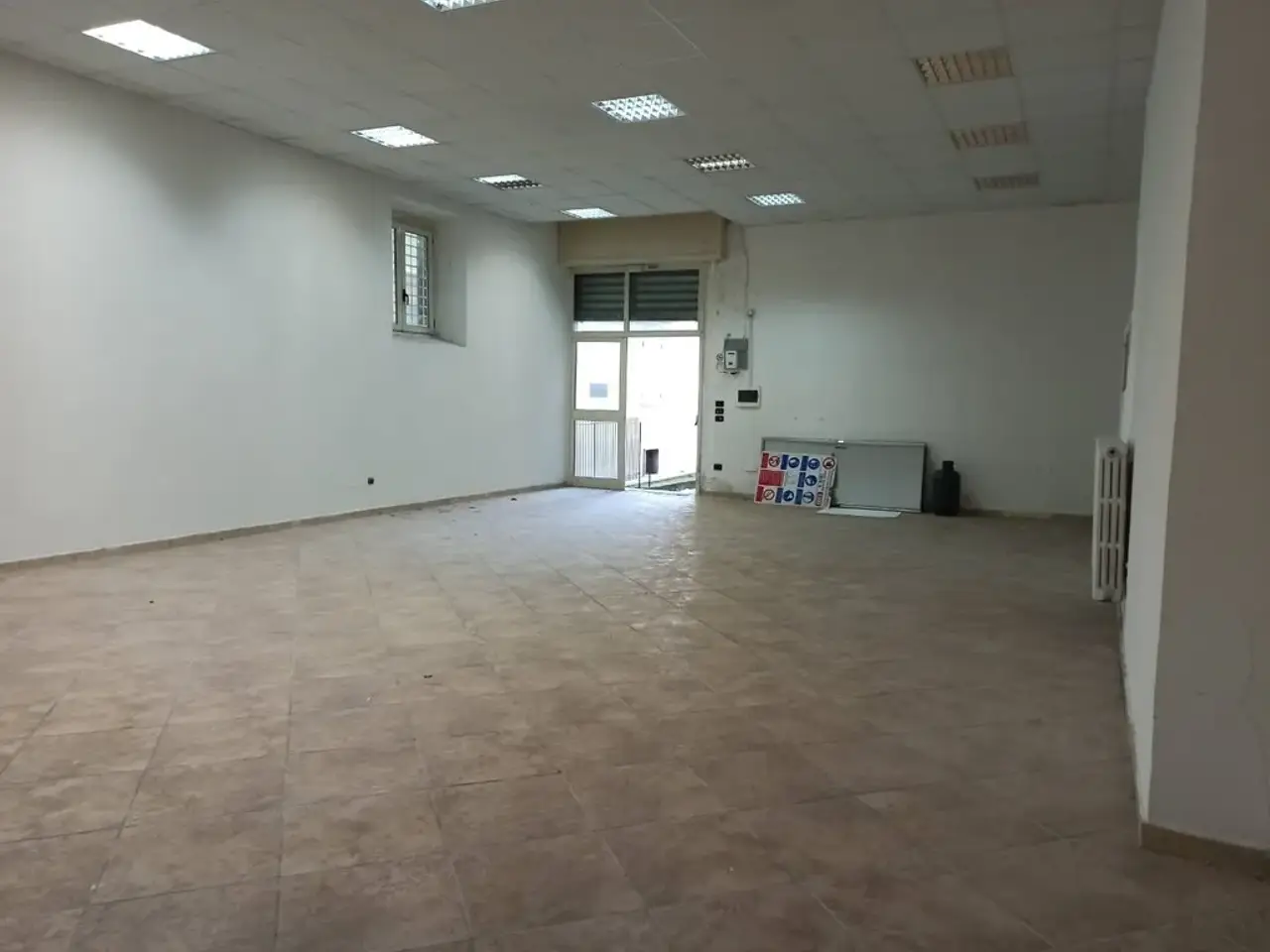 Negozio in , Avellino, {3} - Foto 1