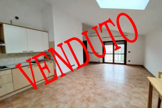 2-room flat in Via Vigevano 49, Bareggio - Photo 1