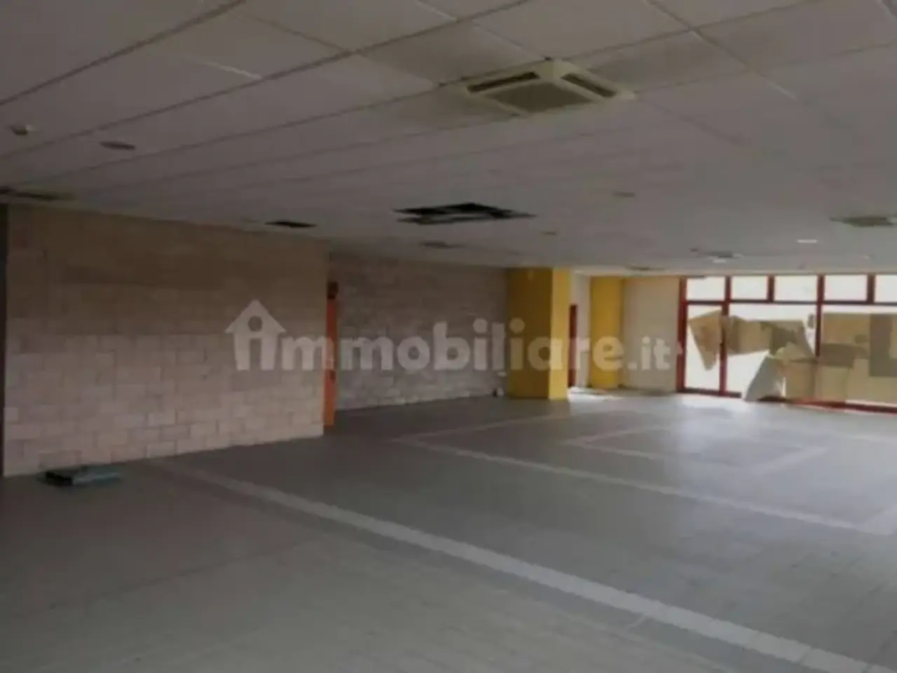 Negozio in Corso Stati Uniti, Susa, {3} - Foto 2