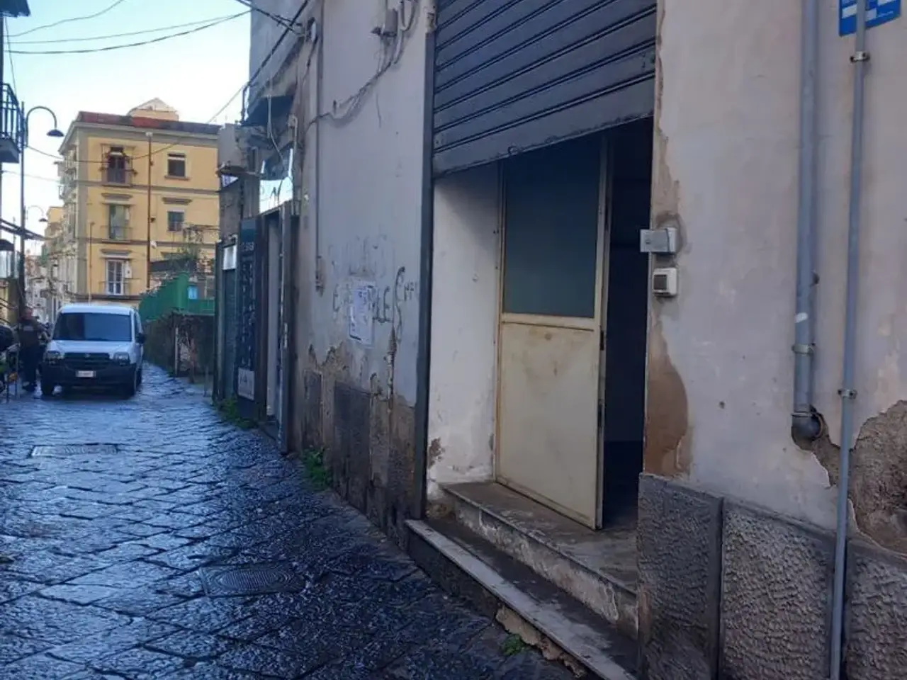 Negozio in Salita dei Principi 47, Napoli, {3} - Foto 1