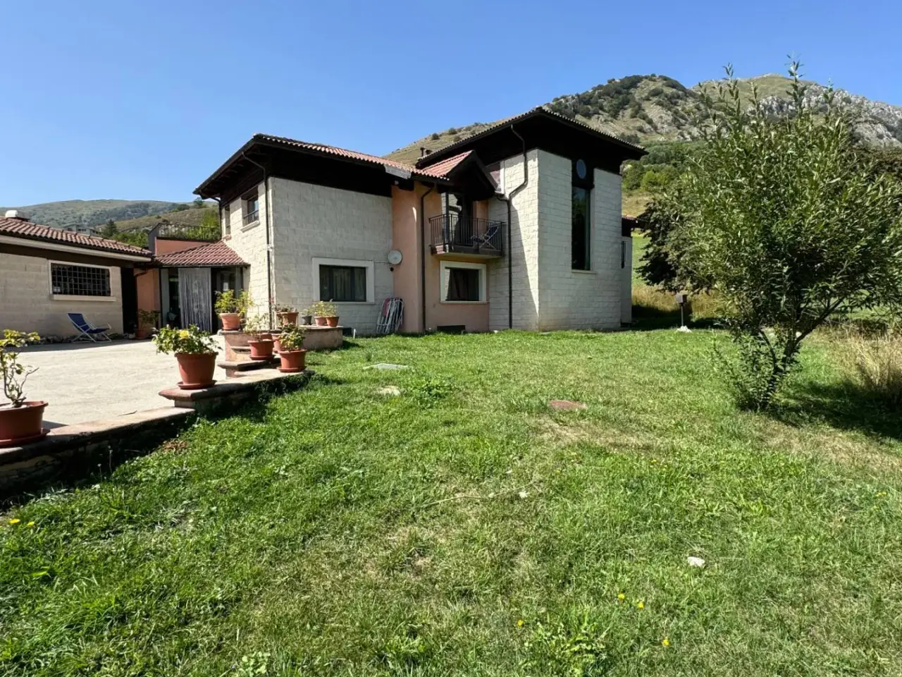 Esercizio commerciale in Via del Morrone, Rocca Di Cambio, {3} - Foto 2