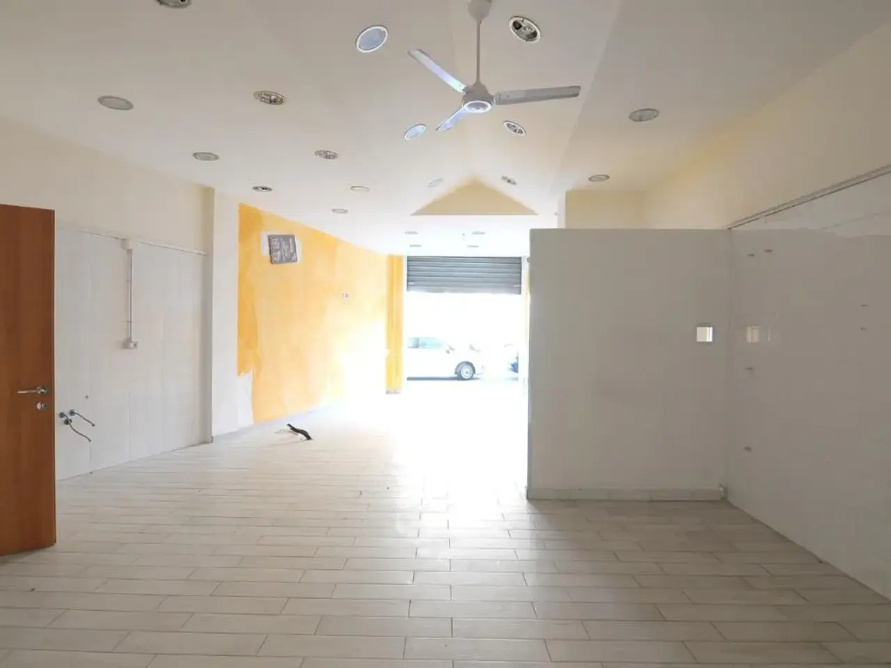 Negozio in Via Is Mirrionis 150, Cagliari, {3} - Foto 1