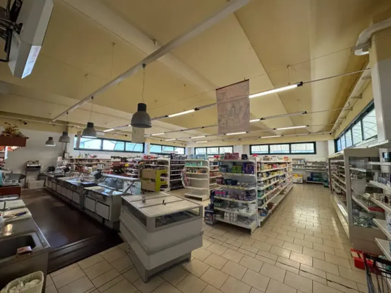 Alimentari in Via Giovanni Paolo II, Schivenoglia, {3} - Foto 1