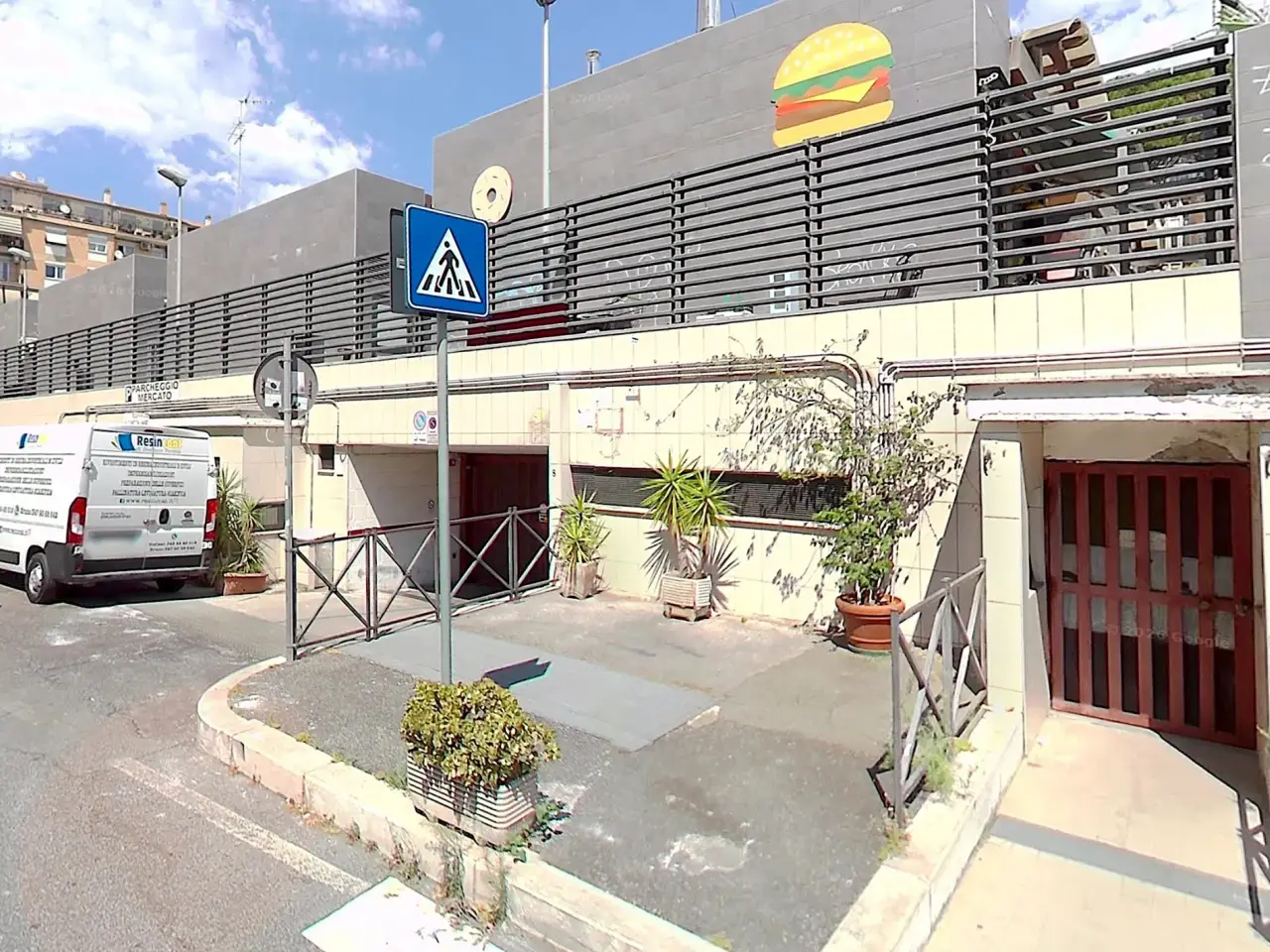 Parcheggio chiuso in Largo S. Eufrasia Pelletier 8, Roma, {3} - Foto 1