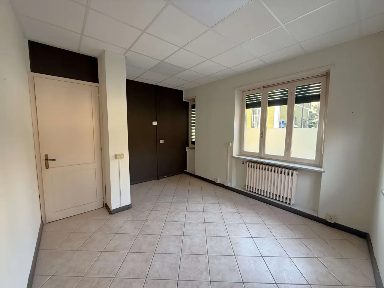 Ufficio in Viale Vittorio Veneto 12, Chivasso, {3} - Foto 2