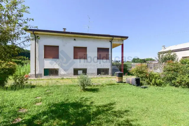 Mansion in Via Monte Grappa, Lentate sul Seveso - Photo 1