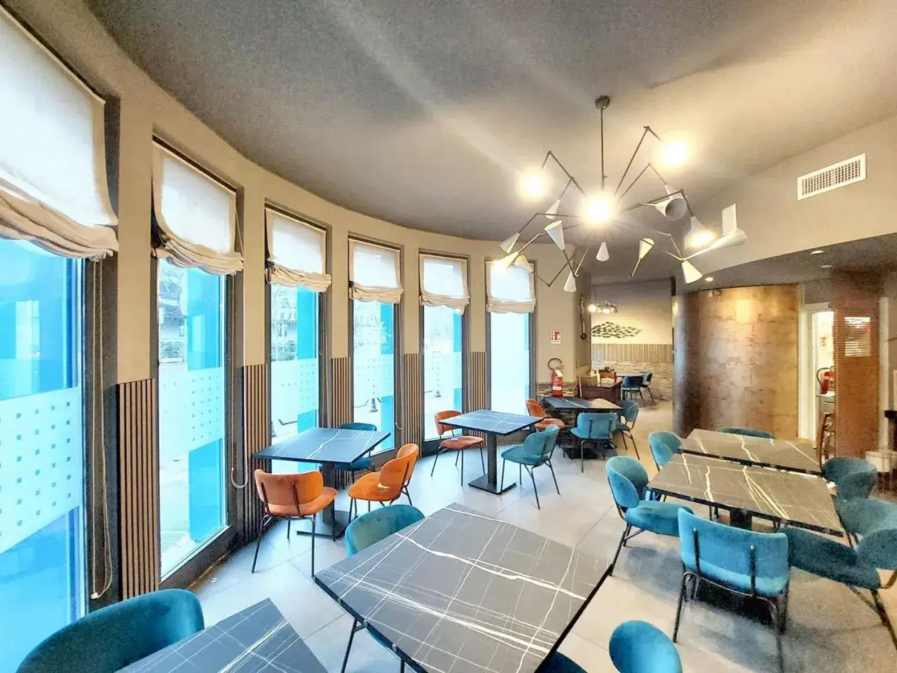Ristorante in Via Giuseppe Mazzini, N. 33, Saronno, {3} - Foto 1