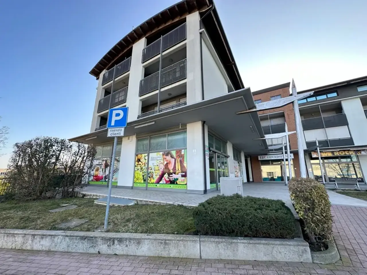 Locale commerciale in Via San Carlo, Castel Guelfo,, Castel Guelfo Di Bologna, {3} - Foto 1