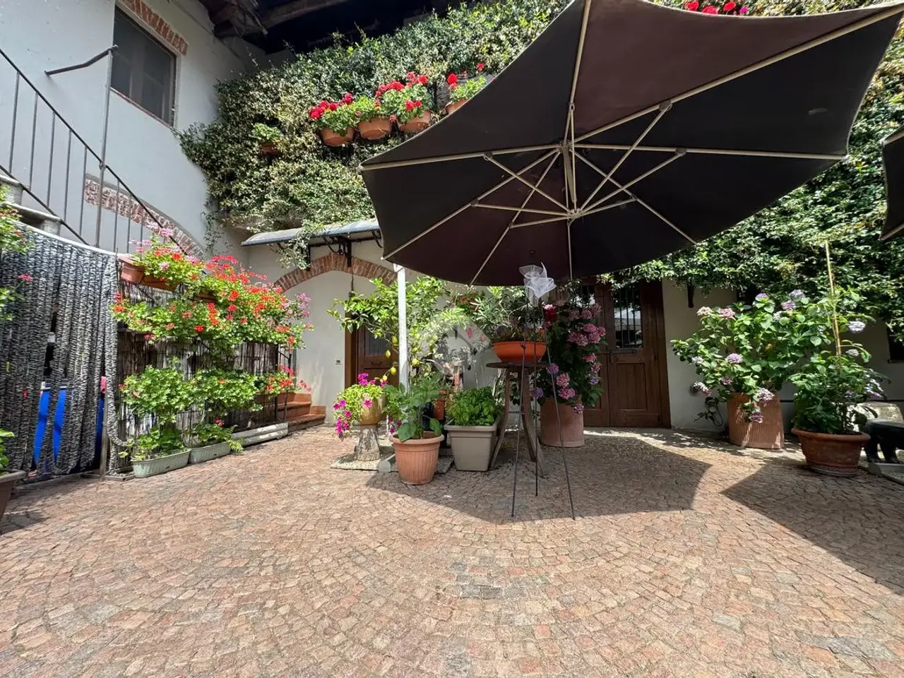 Palazzina commerciale in Via Picchetta 97, Cameri, {3} - Foto 2